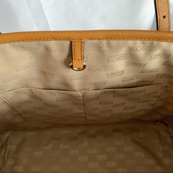 Large Oversized Michael Kors Tan Tote Bag - Picture 6 of 11